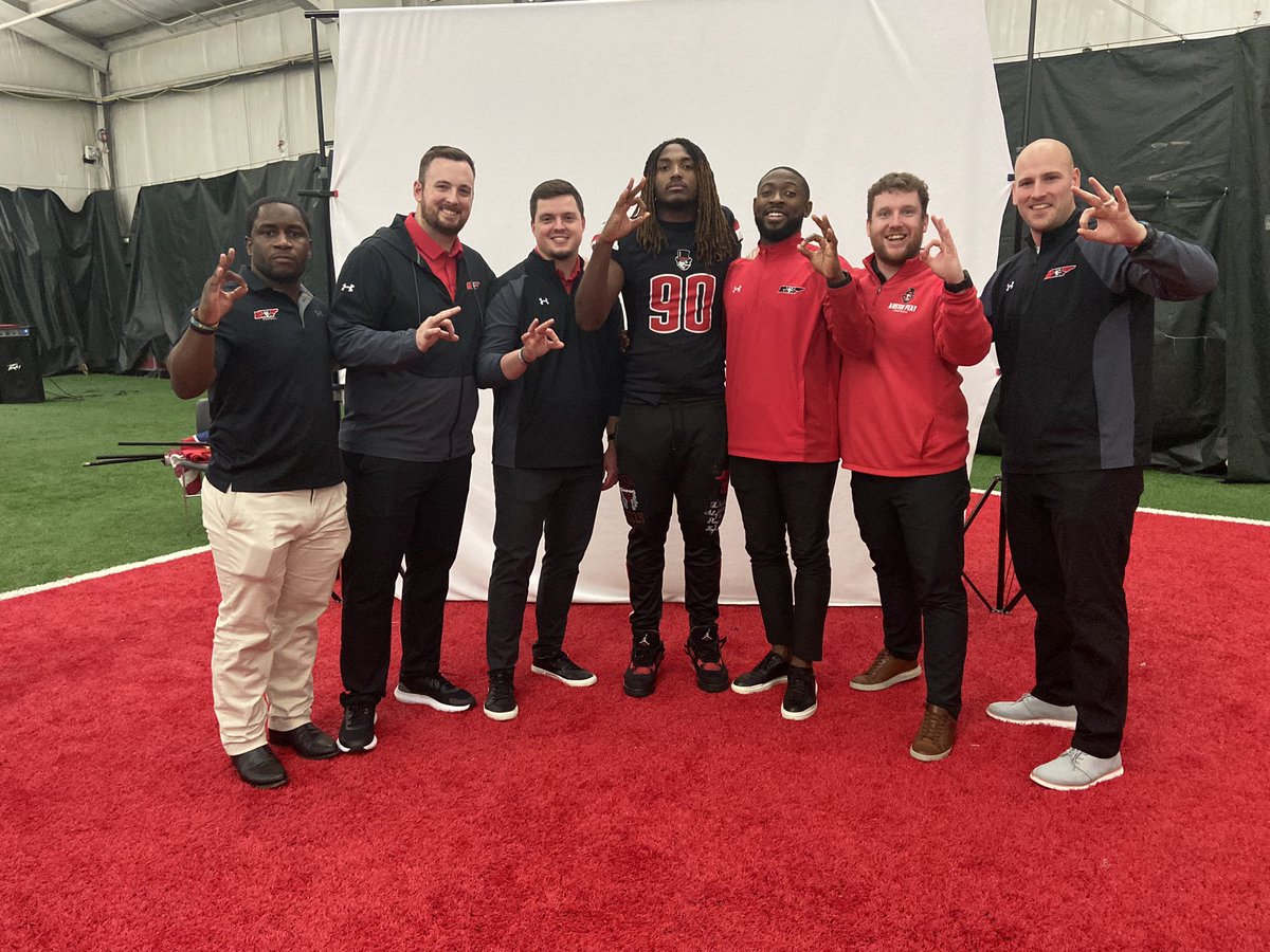 #AGTG After a great talk with @APSUCoachSW and Junior day I am beyond blessed to say I’ve received my second division 1 offer to Austin Peay university !! <a href="/CoachPappalardo/">Joe Pappalardo</a> @APSU_CoachTuck <a href="/Coach_ABurke/">Austin Burke</a> <a href="/CoachMcgehee/">Chad McGehee</a> <a href="/JCJetsFootball/">James Clemens Jets Fb</a> <a href="/TDARecruiting/">Touchdown Alabama Recruiting</a> <a href="/AL7AFootball/">Alabama7AFootball</a> <a href="/YellowhammerFB/">Yellowhammer Football</a>