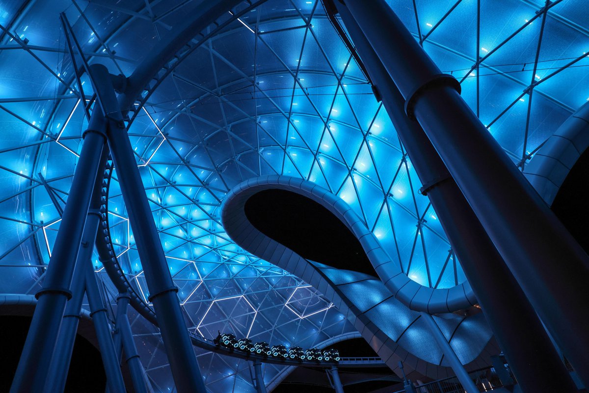 DisneyParks's tweet photo. >◎//: Upload Conduit, power on. TRON Lightcycle / Run presented by @enterprise has officially powered on the curved wave canopy, and the Disney Imagineers are putting the finishing touches on the lighting effects. Visit the Disney Parks Blog for more: https://t.co/yegZXlgi46 https://t.co/9IX02O7Pnq