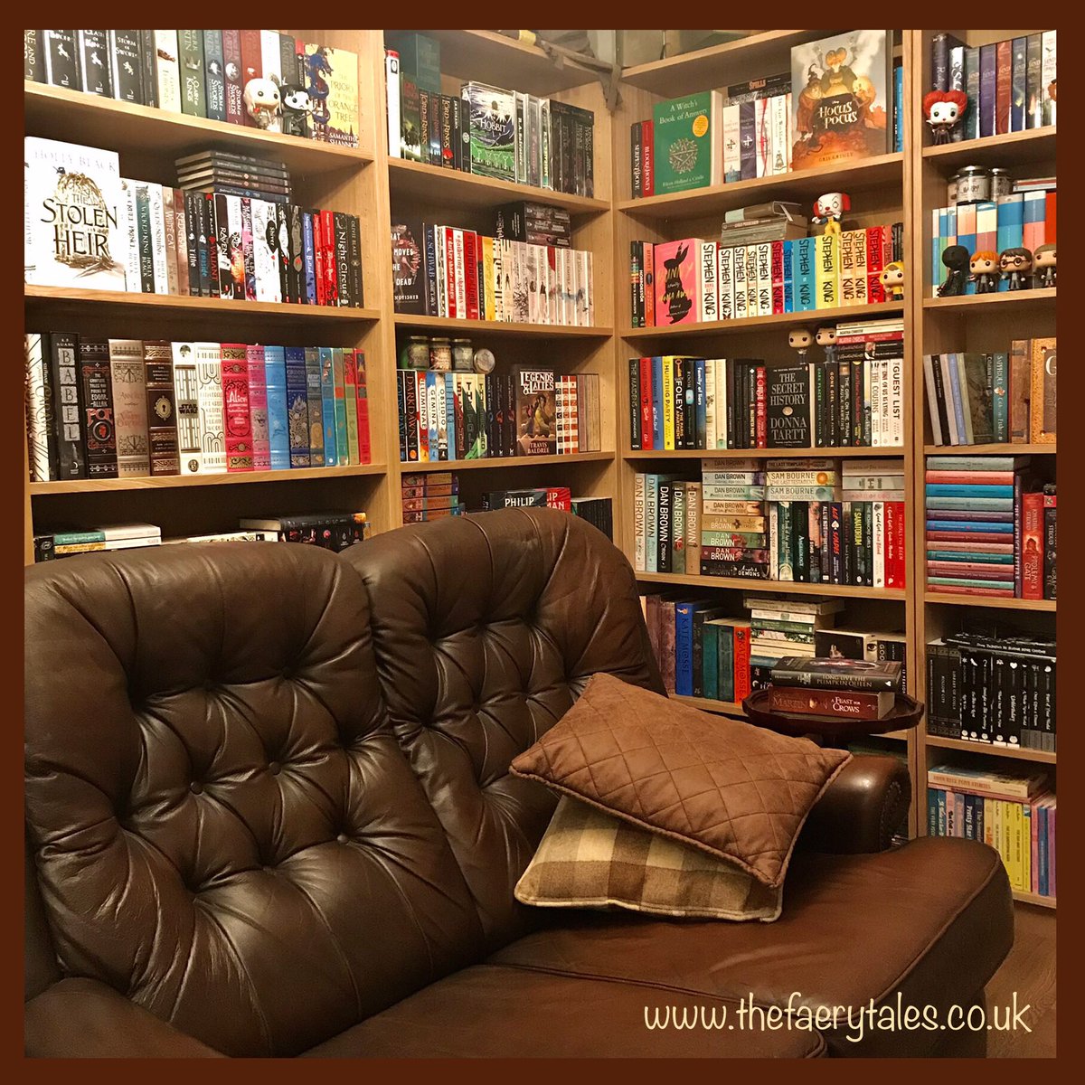 The_Faery_Tales's tweet photo. The Very Final Stage of my new Dream Library: The Chesterfield sofa arrived today, and after exactly a month I can now put up my feet with a book and relax 💤📚❤️
#books #bookphotography #authors #homelibrary #writer #homedecor #library #librarylife #author #dreamlibrary #fairy https://t.co/ELSGD4oktM