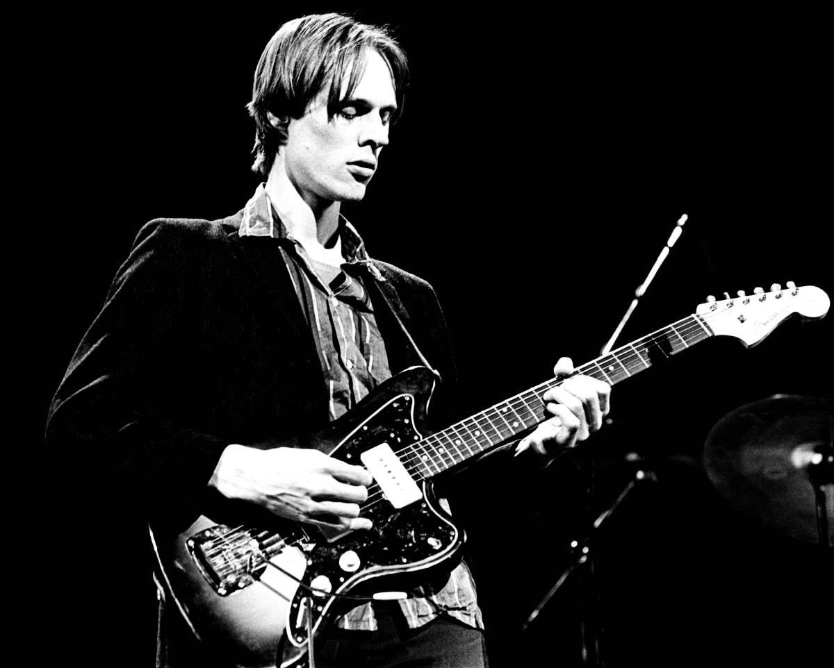 Dans #PendezleDJ à 21 heures sur <a href="/RadioGrafhit/">Radio Graf'hit 📻🎧🎤</a>, on rend hommage à Tom Verlaine et on entre dans le vif du sujet avec les nouveautés 2023 : <a href="/MurderCapital_/">The Murder Capital</a> <a href="/hatheunclear/">Ha the Unclear</a> <a href="/Italia90band/">Italia 90</a>… 
Avec <a href="/JoeChiiip/">Benjamin</a>