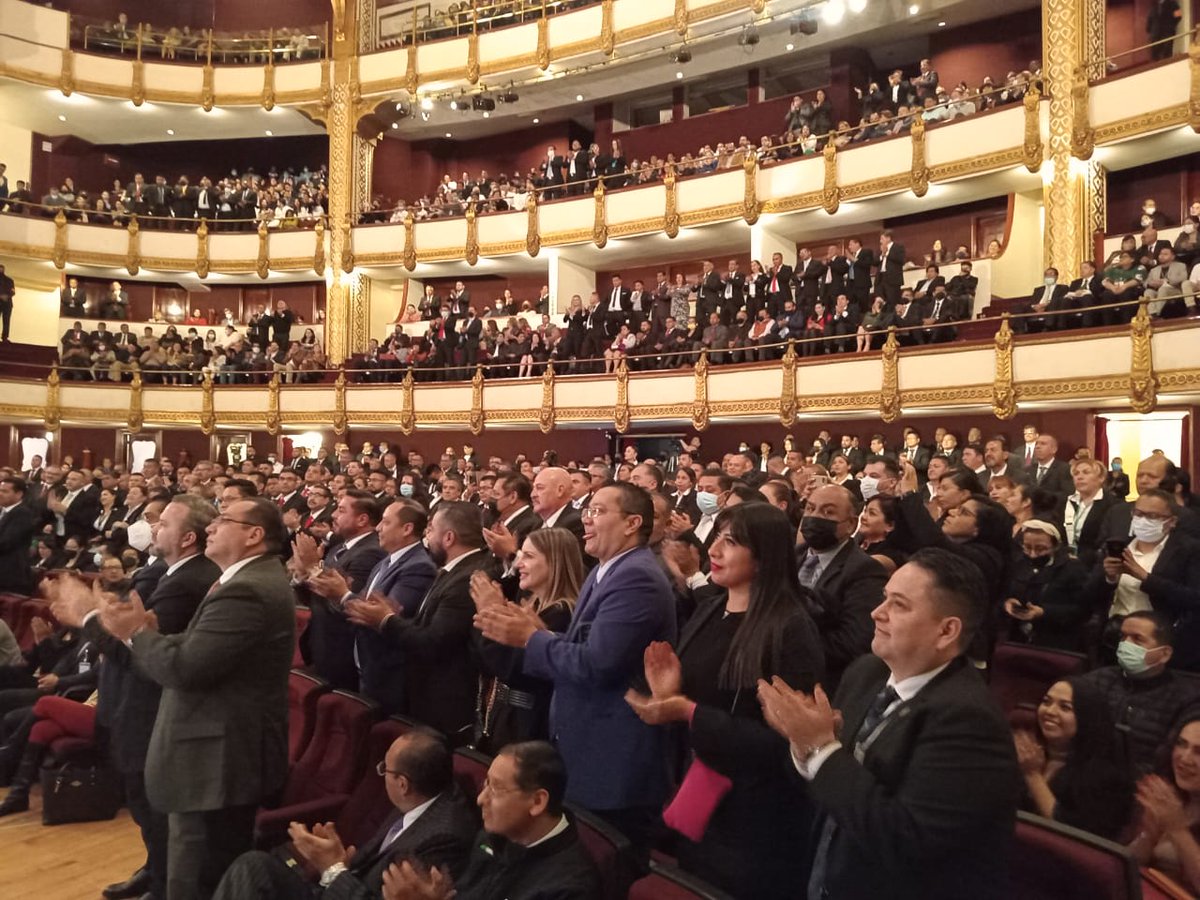 IFP_CDMX's tweet photo. Durante el #3erInformeDeLabores, se reconoció la labor que la Coordinadora del @IFP_CDMX, @ronovoamx y su equipo de trabajo, realizaron a lo largo de todo el proceso que implicó el ingreso al Servicio Profesional de Carrera de la FGJCDMX #OrgulloIFPES https://t.co/OkbrYCcQjG
