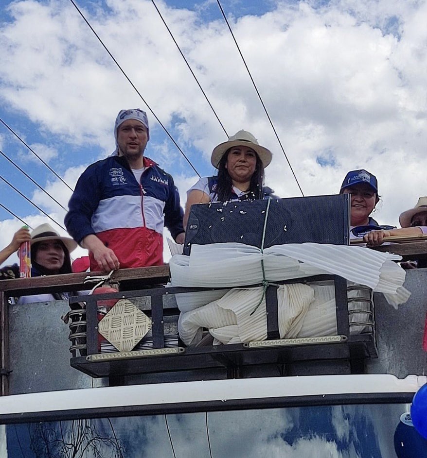 #Caravana 

No puedo estar más agradecido con la vida y con la gente, ustedes y mi familia son mi motor. 
Comparto algunos hermosos instantes de la caravana de #Chiquintad , junto a su futura presidenta del GAD parroquial, Lina Quito. 

#RescatemosChiquintad 
Vota todo 82-62 ❤️💙