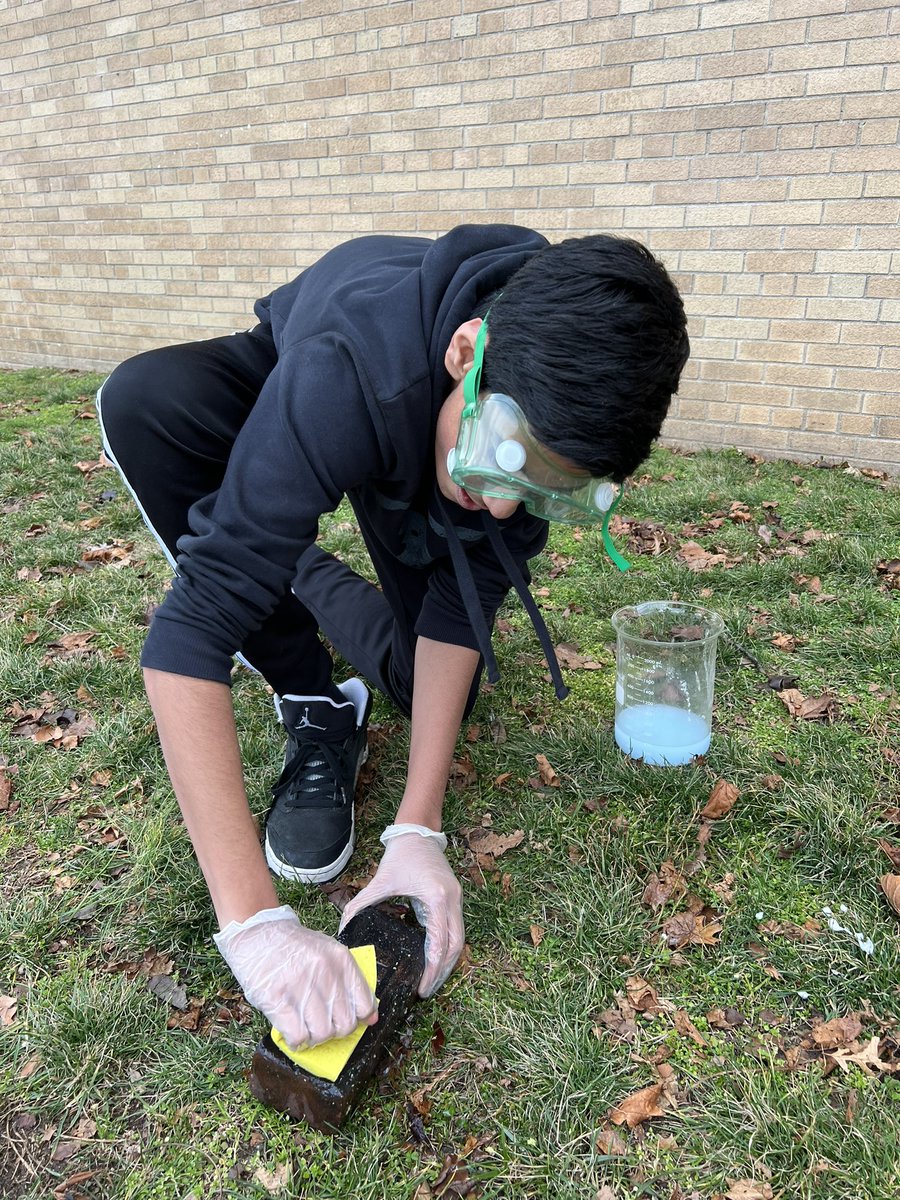 MsRosenking's tweet photo. Got graffiti? No problem! The BFCCS Science Enrichment Team created a graffiti-remover by combining household materials including baking powder, vinegar, dish soap, rubbing alcohol, acetone, lacquer thinner & water. #GoodbyeGraffiti 👋🏻@IslandtreesMMS @BethRoemerIT @ecybermission https://t.co/5fKCstPmbR