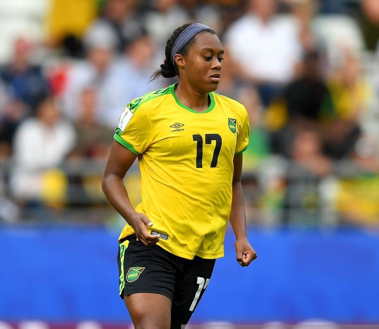 voltasport's tweet photo. 🇯🇲 Allyson Renee 𝐒𝐖𝐀𝐁𝐘
📍 Hartford, Connecticut 🇺🇸 3/10/1996
🏟 Defensa central 🌎 @jff_football (20)
👚 #KFjarðabyggðarF @ASRomaFemminile @weareangelcity @PSG_Feminines
La jugadora estadounidense e internacional jamaicana es el flamante fichaje de invierno del PSG. #JAM https://t.co/3yvWa0gygc