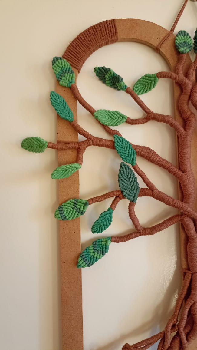 AhdMakrame's tweet photo. Vous ne pourrez rester insensible au charme de cette sublime création en macramé.
Dimensions = 88x42 cm https://t.co/GCG4pUt05o
