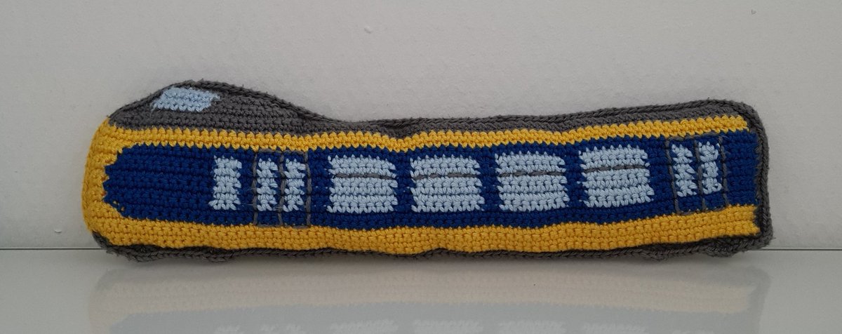 PhiToe's tweet photo. @NS_online Bestaat jullie knuffeltrein nog? Mijn zoontje is zot van treinen. Ooit haakte ik deze NS trein voor hem. Maar nu zag ik dat er een echte NS knuffeltrein bestaat. Dat zou hij geweldig vinden voor zijn verjaardag binnenkort. #hoopvol https://t.co/LFENHwQtAr