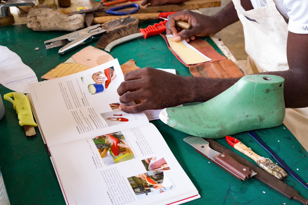 ‘’Ma devise, c'est d'abord de se faire plaisir ds tt ce qu'on fait, d'être sincère et déterminé, et d'avoir l'amour du travail bien fait.’’ - P. Etchebest-
Le leitmotiv des artisans du Club MA est le travail bien fait et la satisfaction totale des partenaires.
Excellente semaine.