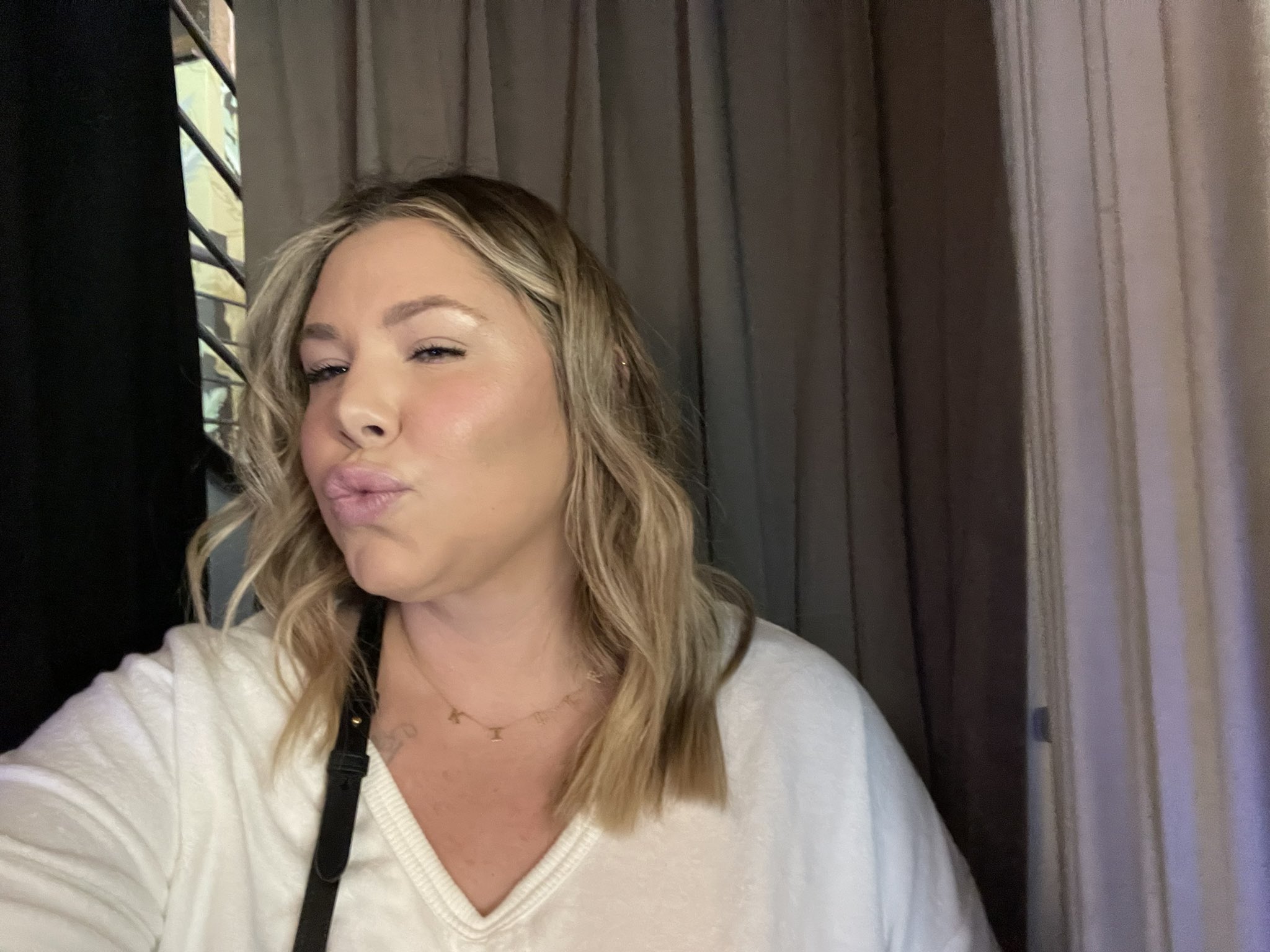 Kailyn Lowry on X Linking my initial necklace https t fO221zBVjo https t Vej1cduwSQ X