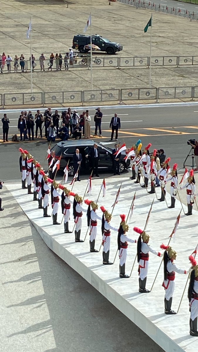 Que emoção o receptivo ao chanceler da Alemanha <a href="/OlafScholz/">Olaf Scholz</a> no Palácio do Planalto. 😍