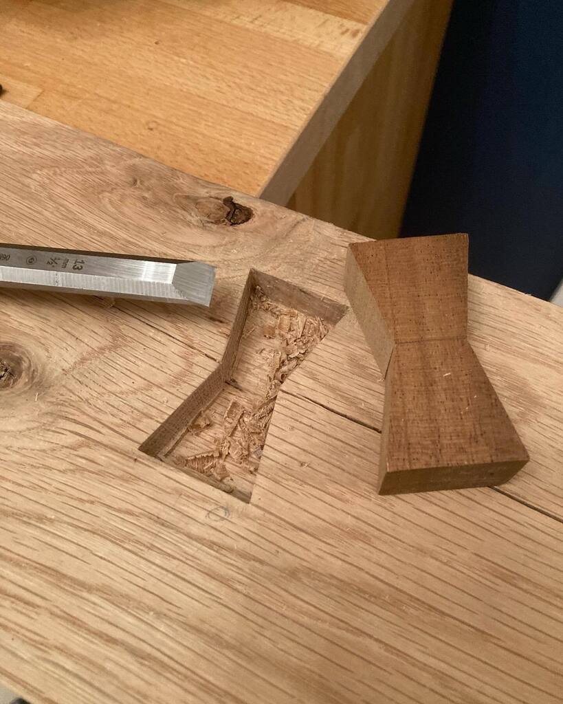 Ekynoxe's tweet image. Well, hogging out the main bit was reasonably easy with a router and shallow passes… A bit of chisel cleanup and it’s ready for the next step!
.
#woodInlays #woodBowTies #woodworking #t instagr.am/p/CoDL8r4M-Ic/