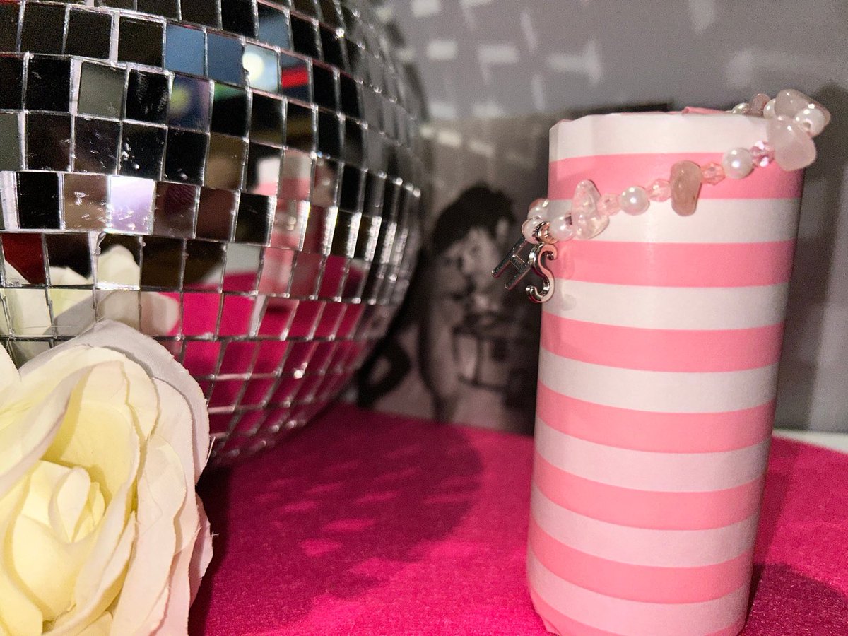thomson_candace's tweet photo. Excited to share this item from my #etsy shop: HS beaded bracelet #customjewlsbycandy https://t.co/LdttzEyvrz https://t.co/gqAGUYyh34