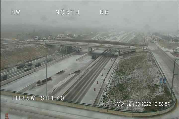 HEAVY SLEET: Here's a look at some of the western areas of North Texas, where sleet has fallen today. 

Latest forecast update: bit.ly/408989b
📸: TxDOT