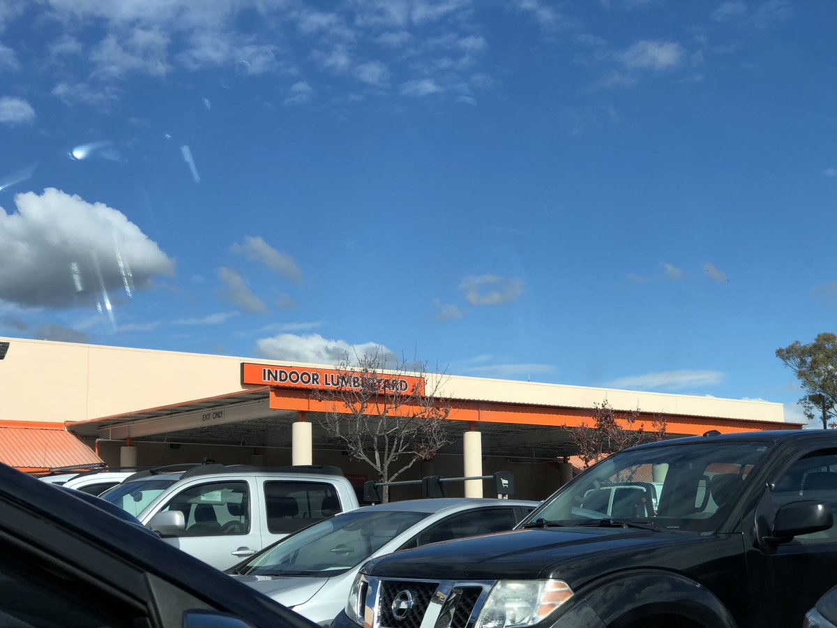 GreenBldgPro's tweet photo. You can bet your ass home depot didn’t use Behr #paint on the steel overhang structure at the pro loading zone, less than a mile from the ocean, subject to nightly salt air and dew. https://t.co/9EBA24BaJR