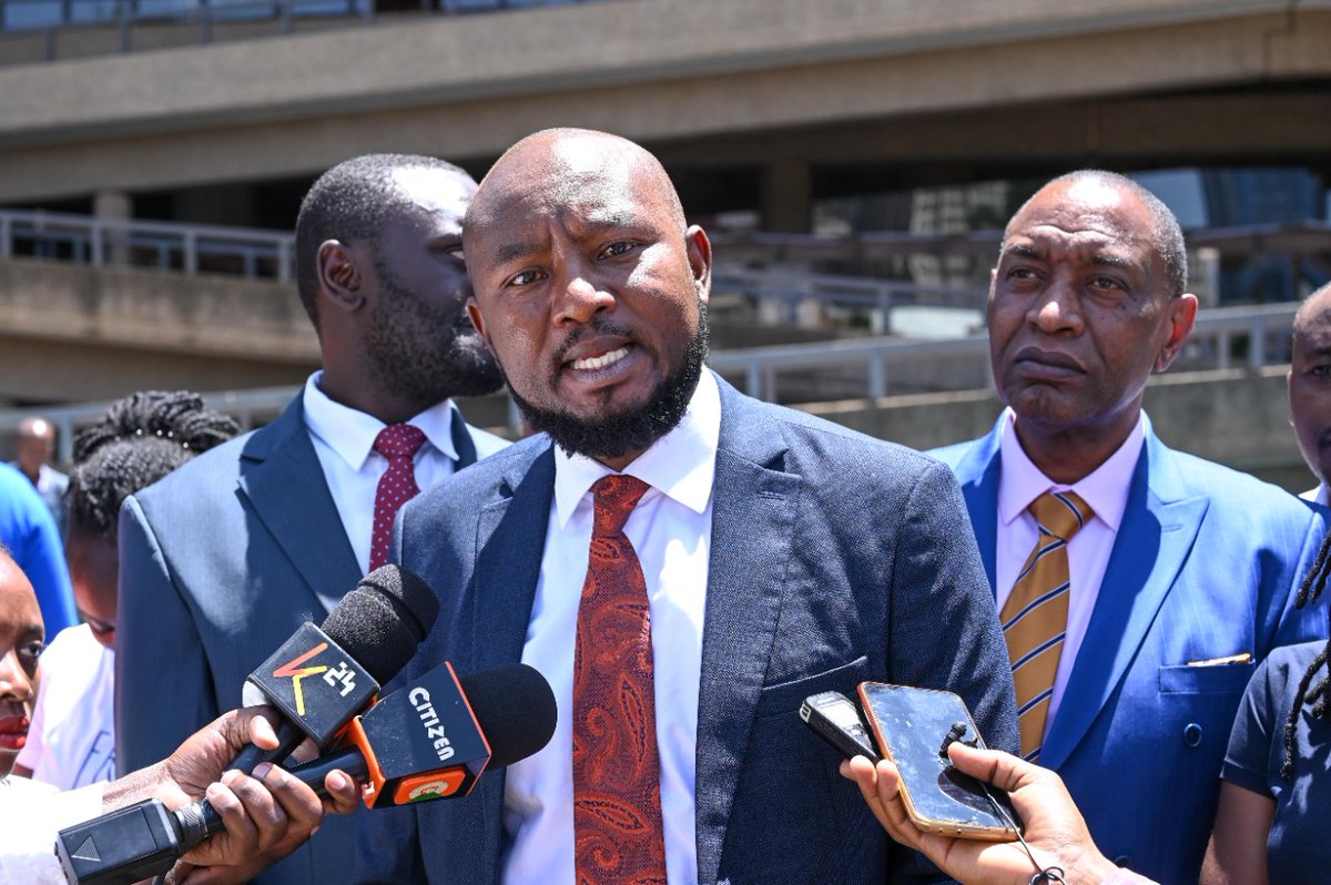 OleItumbi's tweet photo. UDA Senators &amp; MCAs

1. Fmr. Pres.Kenyatta is the one financing Azimio Rallies with the hope that he will be exempted from Tax.

2. It is a well known pattern - Shs. 350m was waived in the NIC &amp; CBA merger. ( in this 2 families who own banks were involved. One Paid taxes,)

1/ https://t.co/TU46RpH5sb