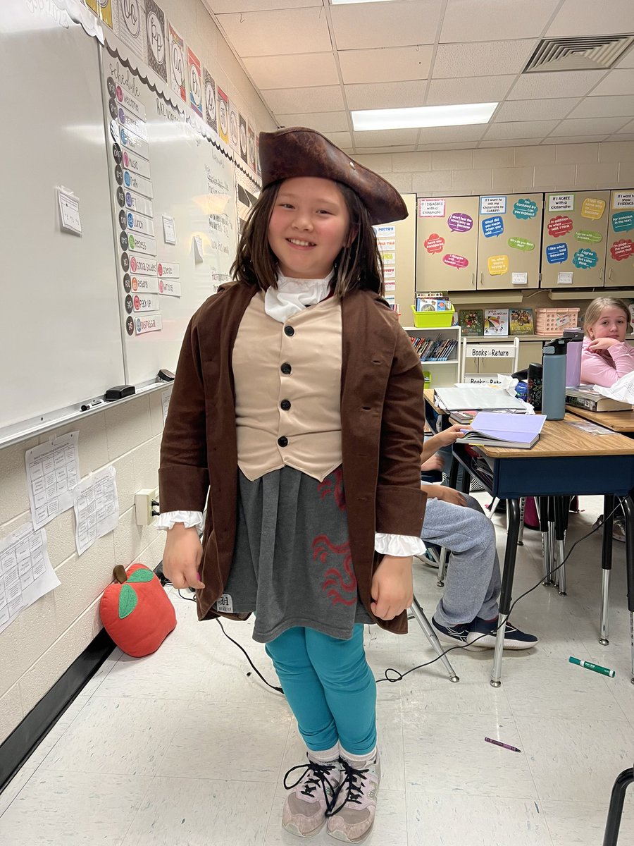 MrsSwarringim's tweet photo. Patrick Henry spotting today at @mvesycsd! Students recited their speeches today as part of their Revolutionary War unit and some even dressed the part! @kdenny_ @JillGillikinAP https://t.co/i4z6j2DkCY