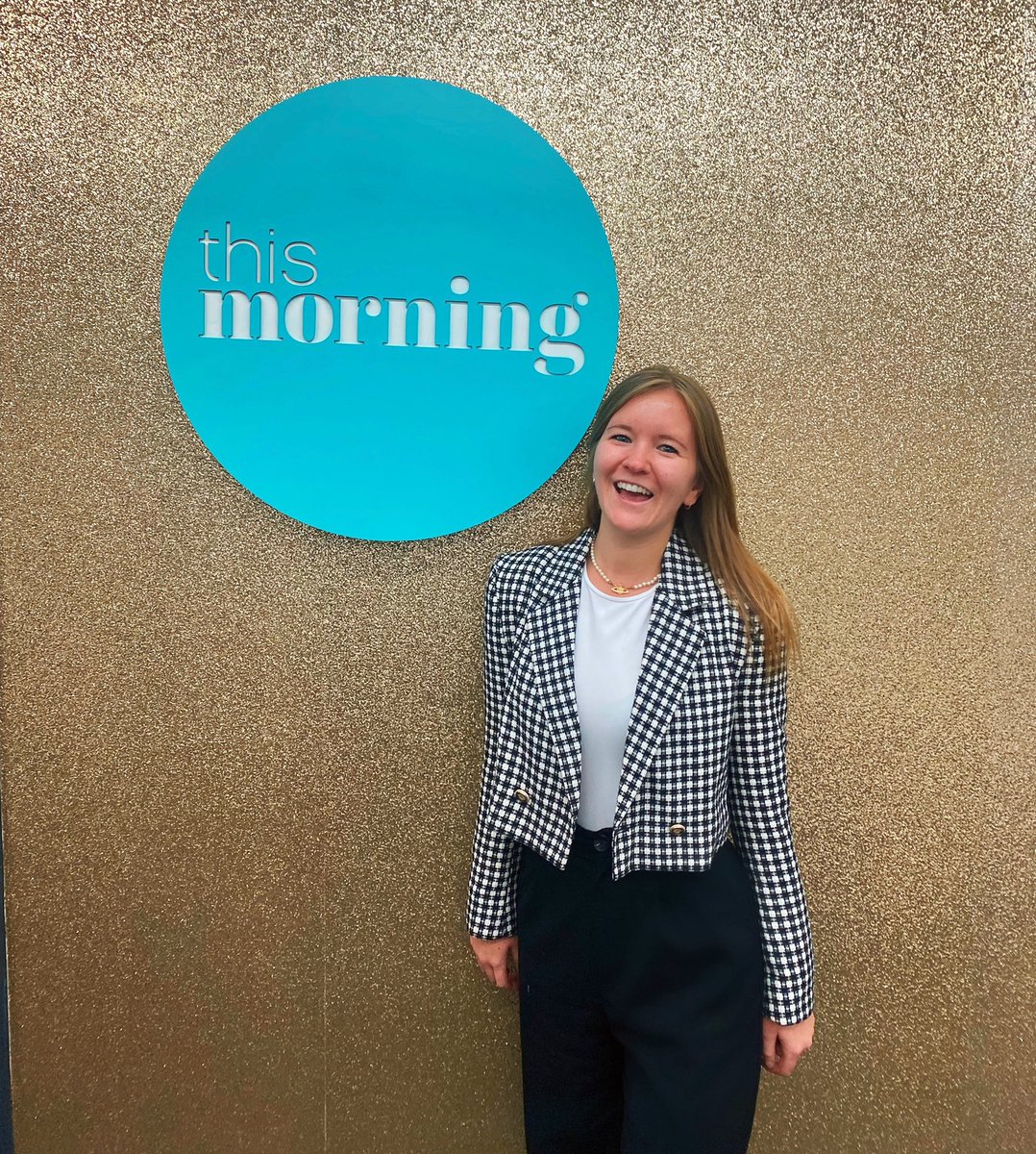 🚨PERSONAL NEWS KLAXON 🚨 So excited to share that I joined ITV’s @ThisMorning today as a Senior News Producer. For anyone who knows me, this is my absolute dream role. So excited to be part of the team 🌟 DMs open for any real life stories, news tips etc! 🎥