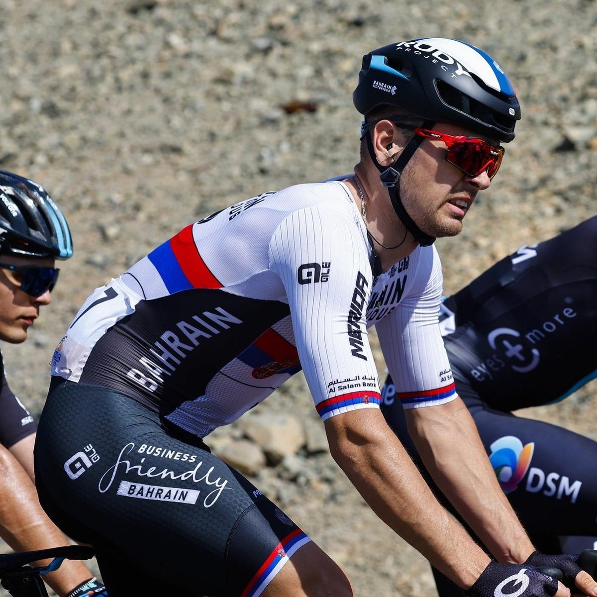 arenasport_tv's tweet image. 🇷🇸 Srpski biciklista Dušan Rajović je danas prvi put nastupio za čuveni tim "Bahrein" i to na trci "Saudi Tour". Zabeležio je i sjajan rezultat na premijernoj etapi jer je završio drugi u sprintu, a ispred njega je bio samo Dilan Grunevegen!