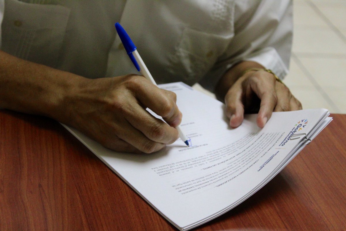 EducacionZ5_Ec's tweet photo. Con la firma del convenio, estudiantes de la Unidad Educativa Ciudad de Valencia serán los beneficiados, mismos que podrán contar con experiencia práctica en los diferentes procesos productivos.
#ExcelenciaEnEducación https://t.co/eZWxCDmVmj