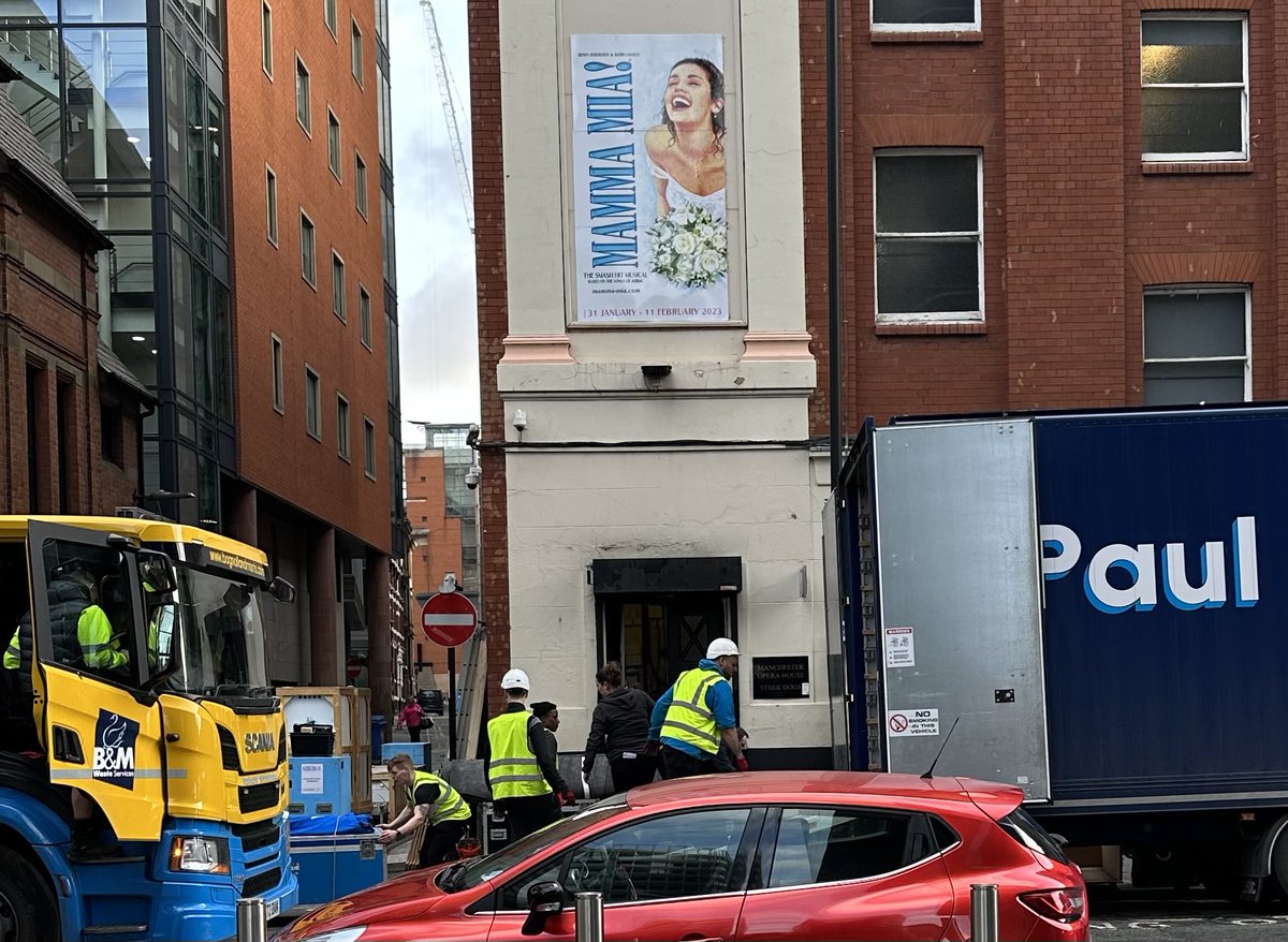 ivanherroz's tweet photo. Así pronto en el @T_Insurgentes. Hoy me tocó ver cómo llegaba la producción de Mamma Mia a un teatro en Manchester. Éxito a @claudiocarrera y a todo el equipo de @MammaMia_Mx https://t.co/6xVy2UTN4o