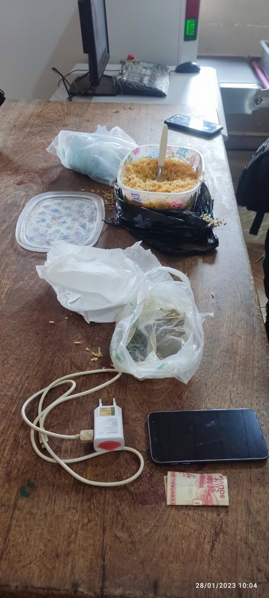BoliviaRegimen's tweet photo. Mediante el Body Scanner de bulto instalado en el Establecimiento Penitenciario de Villa Busch - #Cobija, personal de Seguridad Penitenciaria detectó un celular que pretendía ser introducido al penal por una mujer de 50 años de edad que camufló el artefacto en un plato de comida. https://t.co/pxHSLW6Tr1