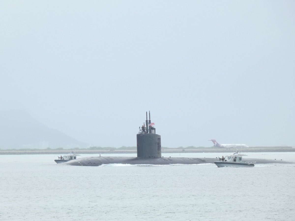 ES12071207's tweet photo. Los Angeles-class attack submarine inbound Pearl Harbor, Hawaii - January 30, 2023 ##ssn #laclass https://t.co/ELJdTWmQyA