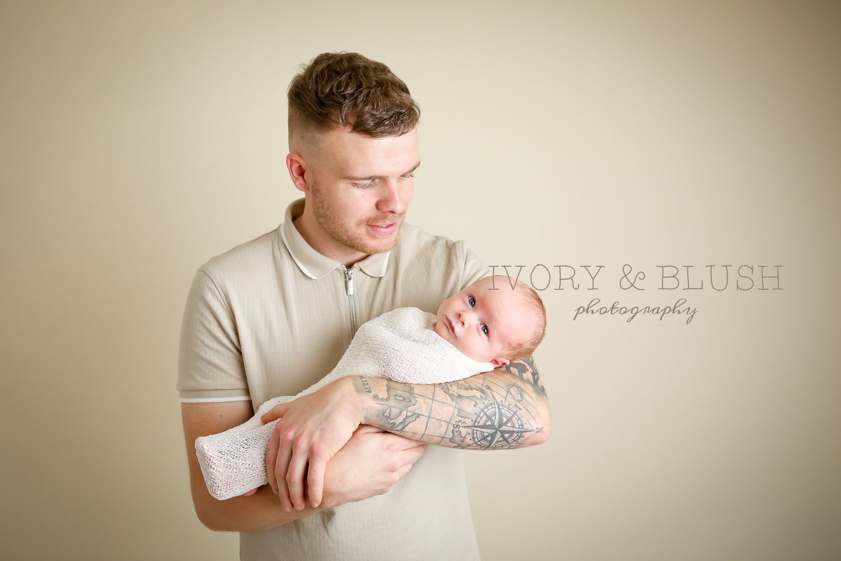 There's something so special about a newborn in their father's arms...
#ivoryandblushphotography
#newborn 
#FatherAndSon 
#familyportraits
#derbyphotographer
#derbyshirephotographer