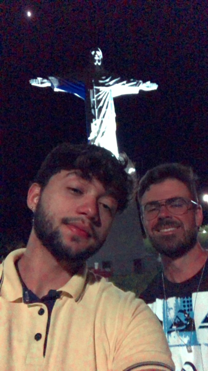deividlmb's tweet photo. incrível como a sua companhia melhora mil por cento o lugar ❤️ https://t.co/6UtLGCqJgI