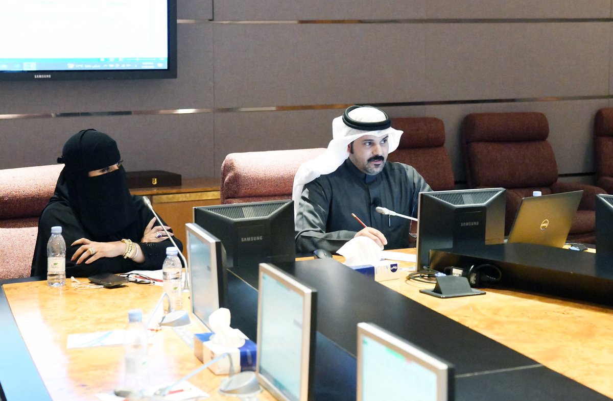 AsharqiaChamber's tweet image. نظمت #غرفة_الشرقية ممثلة بلجنة المشاغل والمراكز النسائية اليوم الاثنين ورشة عمل استعرض فيها الرئيس التنفيذي لمؤسسة البرمجة الرائدة تركي بن فارس العنزي حلول تعثر صالونات التجميل وطرق زيادة دخلها
  ادار ورشة العمل رئيسة اللجنة شعاع بنت عبدالله الدحيلان