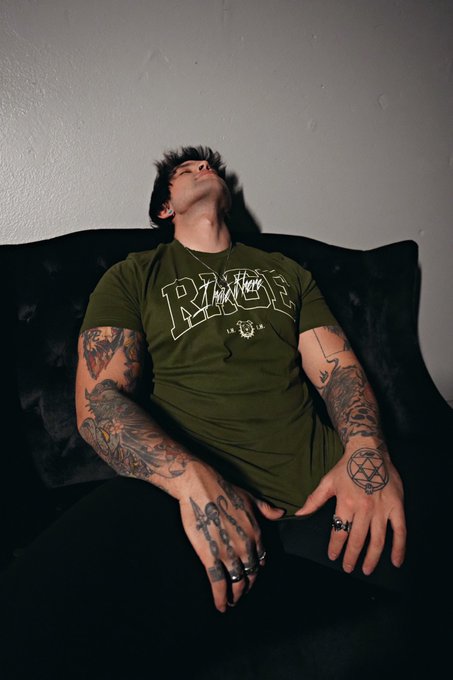 Trevor_wagner’s pics and videos