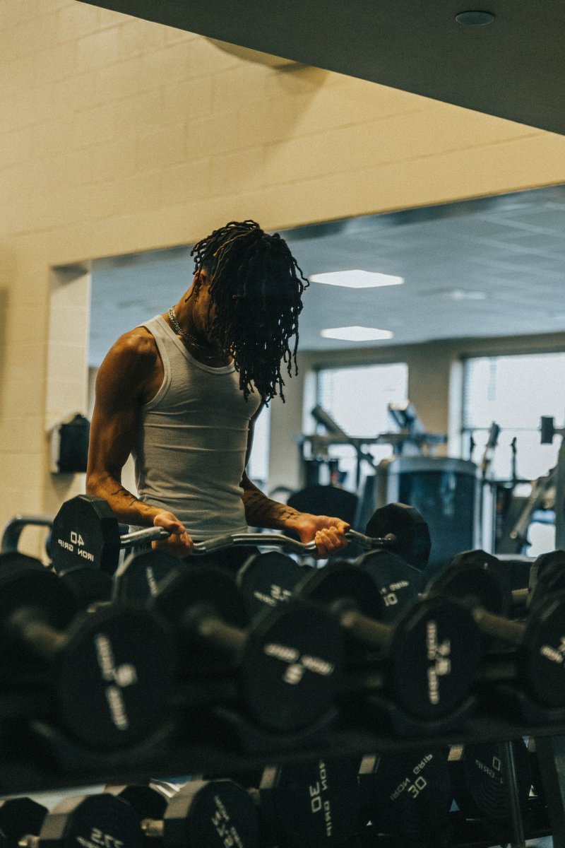 SMWCFB's tweet photo. Building champions one rep at a time. #ComeWinWithUs 🐎 https://t.co/JSCUgSrKZt