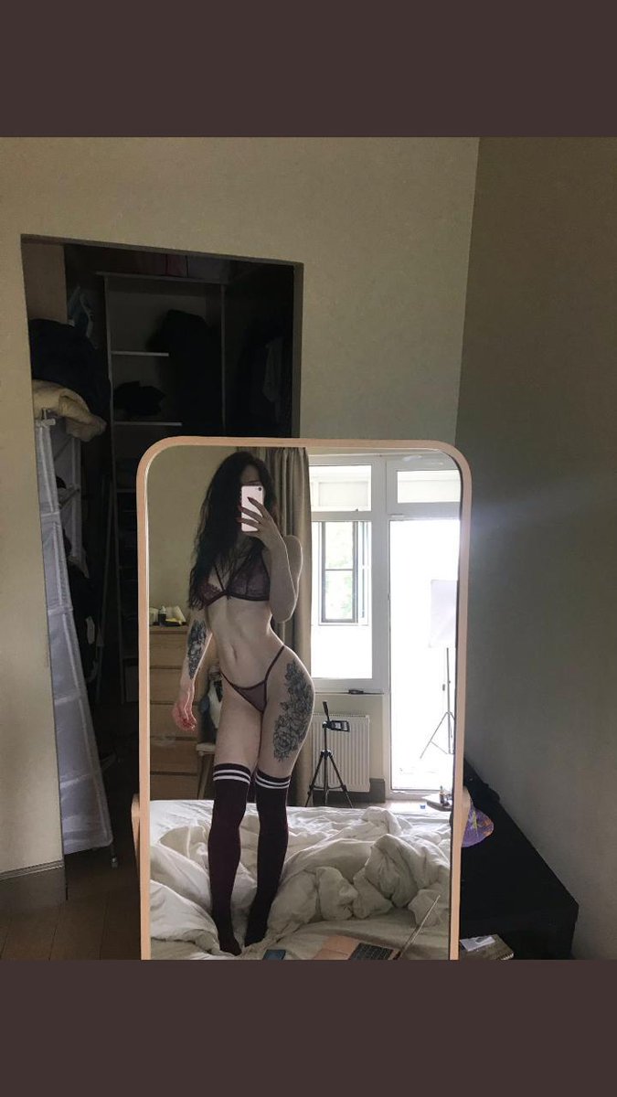 DailyNude7's tweet photo. Leckst du meine #pussy?!💕💖 https://t.co/ucF0xiQHRw