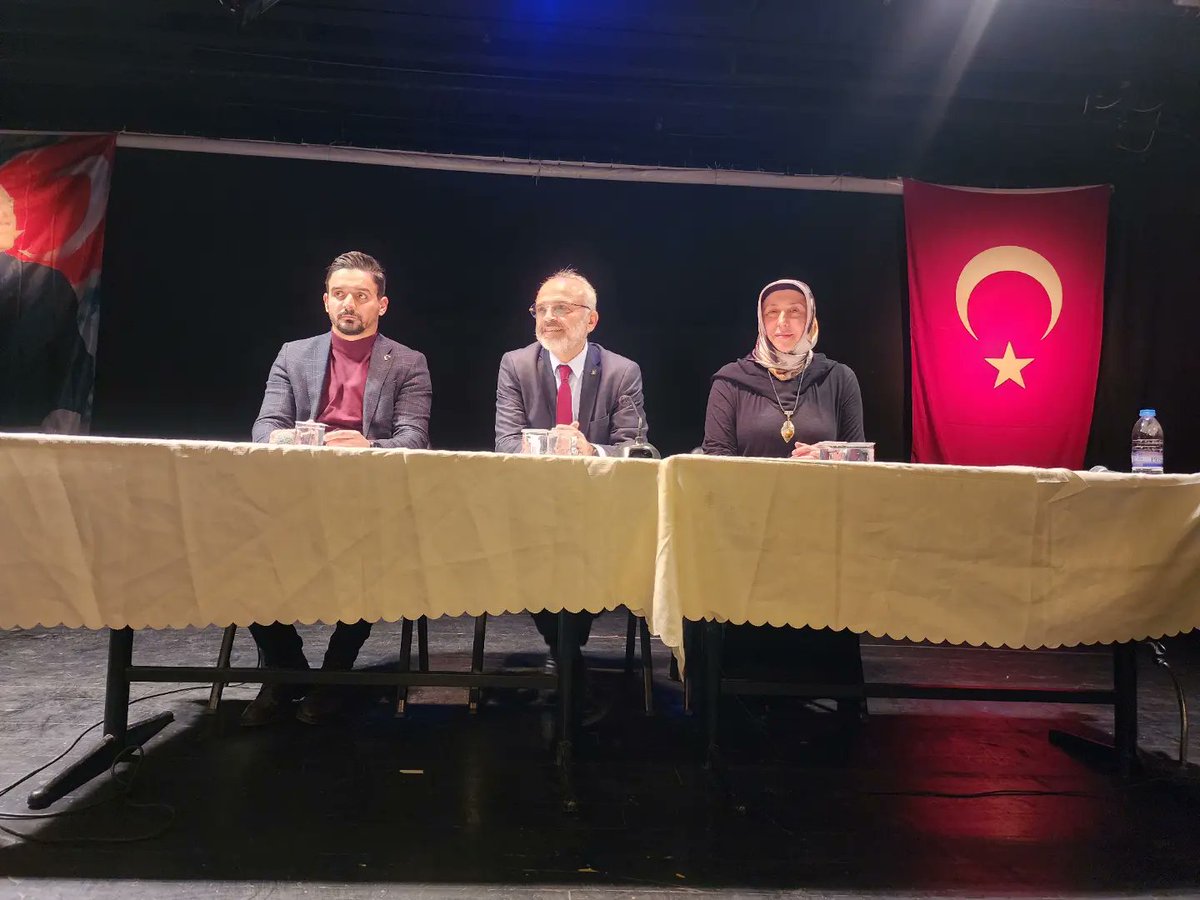 AKEfelerKadin's tweet photo. 📍Biriz Beraberiz Birlikte Türkiye'yiz

Cumhurbaşkanımız ve AK Parti Genel Başkanımız Sayın Recep Tayyip Erdoğan'ın 4 Şubat günü ilimizde gerçekleştirdiği ziyaretler öncesinde AK Parti Efeler İlçe Başkanlığı istişare toplantımızı gerçekleştirdik. https://t.co/GEBzVgT6Uj