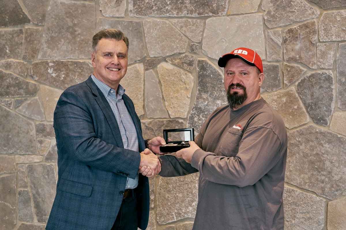 NussbaumTrans's tweet photo. Congratulations to John Ford, our newest #CertifiedRED driver! 

#DriverAdvancement #CertifiedRED #DriveNussbaum https://t.co/9oxpE4PWaE