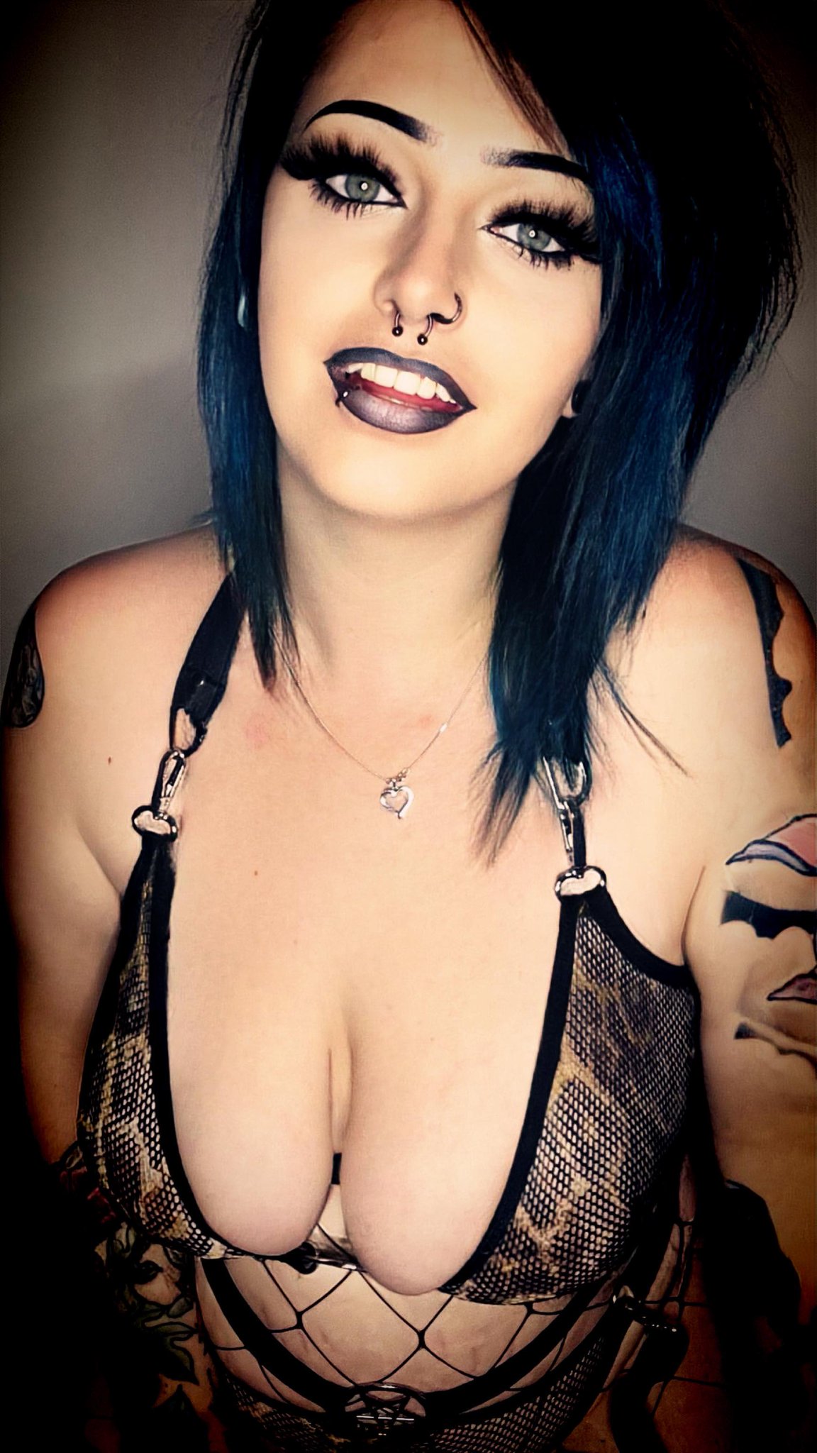 #gothgirl #btggf #lingerieaddict #spicylink https://t.co/01JxNN0BCn