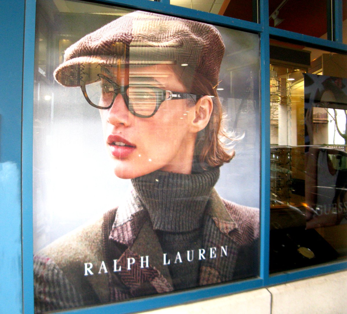 YourInstallTeam's tweet image. Check out this #WindowVinyl installation we did at #DorchesterHouse in Dorchester, MA
.
.
.
.
#AdvantageInnovations #YourInstallTeam #graphics #installation #signage #LargeFormatGraphics #Vinyl #LargeFormat #install #RevealingYourBrand #branding