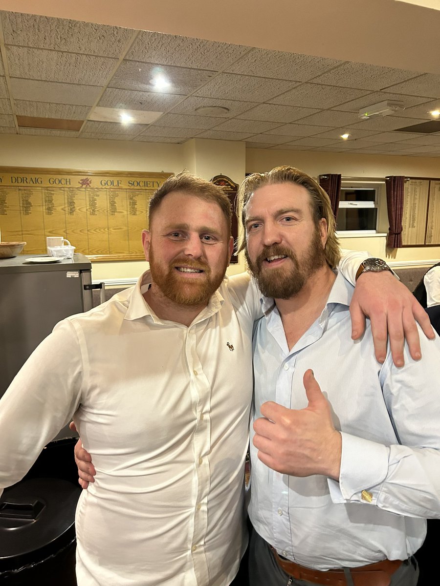dan_baker8's tweet photo. What a night @PontyGolfClub with @andypowell8 as guest speaker. #topman #givingmetips 🍷🥃🍺 https://t.co/kvB5U7wsrn