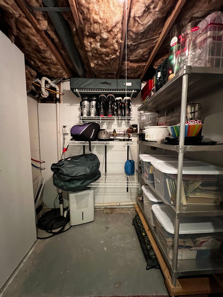 CESMainLine's tweet photo. The storage space.
The last space to get any TLC.
Don't just move your clutter from
one space to the next.
Make decisions!
Keep~Toss~Donate
#gettingorganizedonthemainline #homeorganization #chescopa #extonpa #mainlineparent #storagespace #tools #workshop #beforeandafter https://t.co/sHm8BDWytO