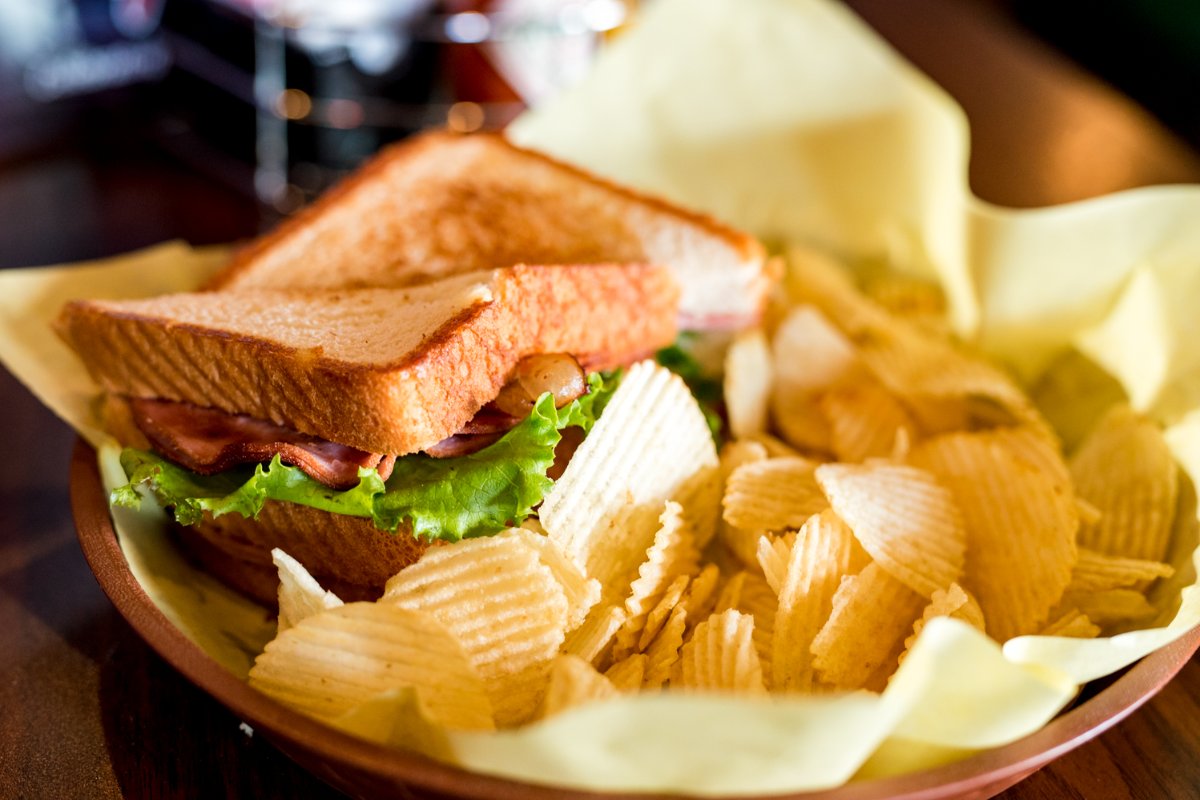 NFGFortWorth's tweet photo. Sad the weekend is over? You can always come start your week with something tasty here with us! #NoFrillsFortWorth #SportsBar #cheers #GameTime #wings #beer #BarAndGrill #FortWorth https://t.co/FiMby075XJ