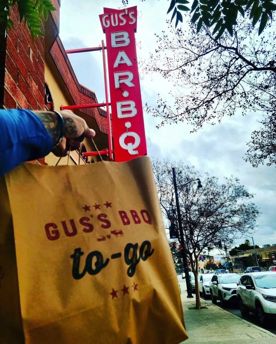 Rain or shine, Gus's is just as good at home! Order takeout from your favorite location to kickstart your week. 😤🍖
📸: @thatbrunchguy