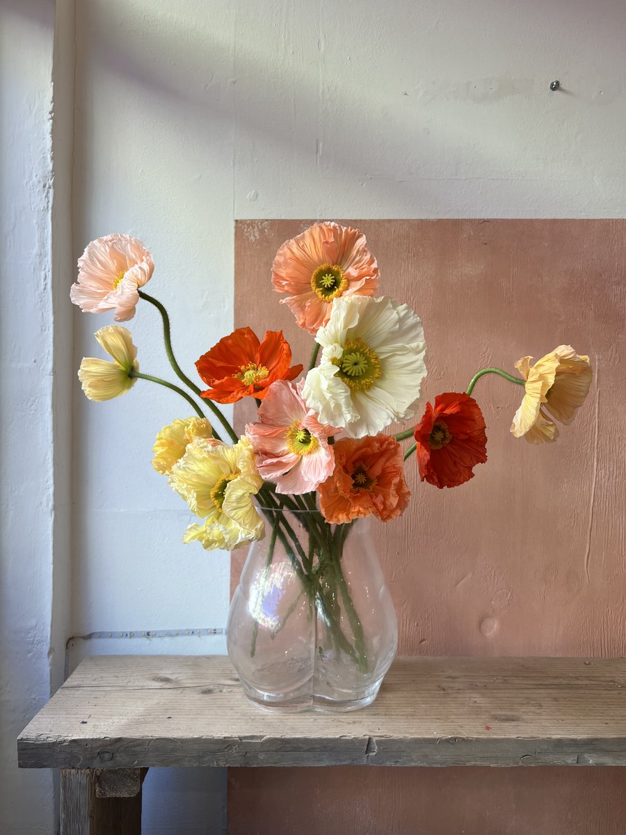 insouthlndn's tweet photo. We’ve got a quick round-up of #valentinesgifts from local #southLondon shops… 

@FormSe15's Evermore Venus Candle, Weigh and Pay’s Made by Coopers Sleepyhead Room &amp; Pillow Spray and a Seasonal Fresh Flower Bunch of Icelandic Poppies from Stems Wilder💐
https://t.co/LChQmy88Tz https://t.co/6iP37RCfh5