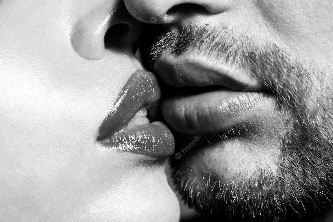 _Barbara_04's tweet photo. (Ci vorresti tu, da baciare contro il muro di un albergo. 
#TrattoDaUnaStoriaVera).
#Buonanotte 
#IMAFoolToWantYou
https://t.co/Lhdbsvhy7L https://t.co/HpdgCVF5mA