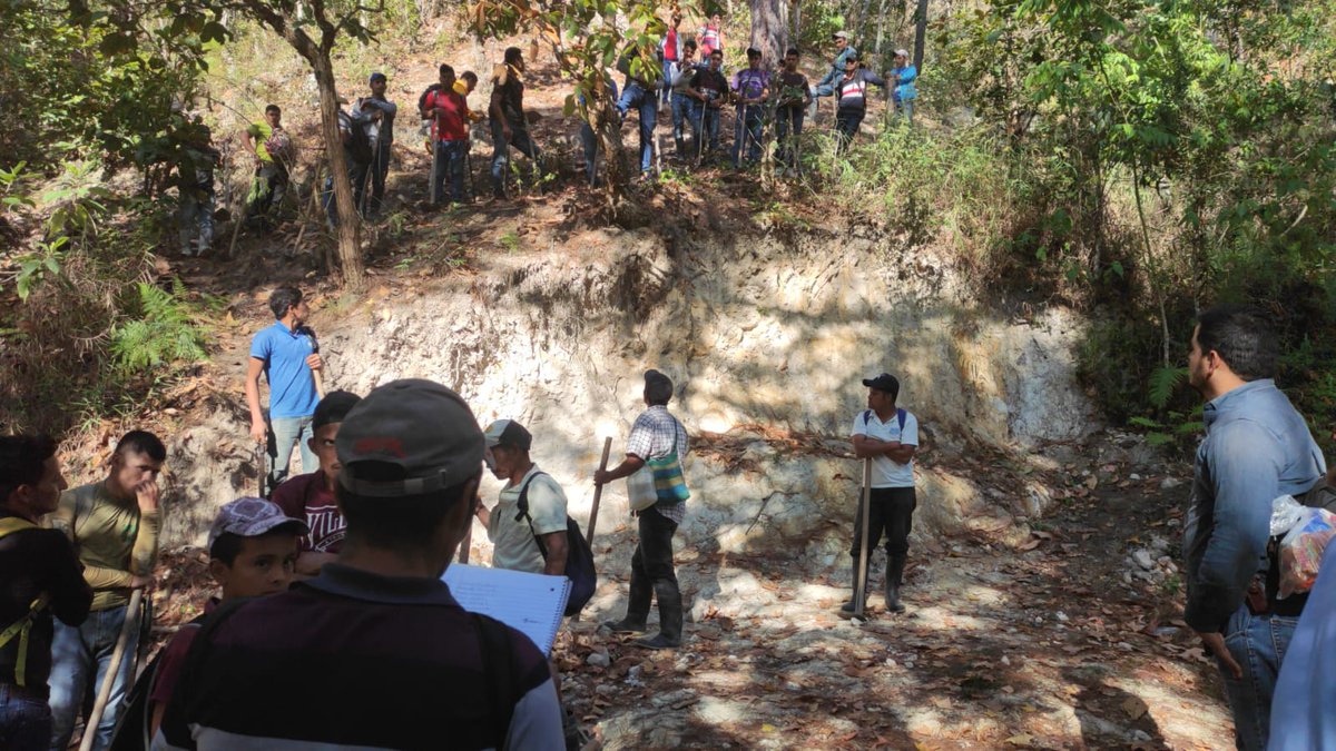 FAOHonduras's tweet image. En coordinación con 80 voluntarios de comunidades, @FAOHonduras, #ProyectoConecta+, @ICFHonduras, @MAPANCE,  #USForestService y #MunicipalidadGracias, apoyaron este fin de semana actividades de ronda contra fuego en el #ÁreaProtegidaCelaque como medida de prevención de incendios.