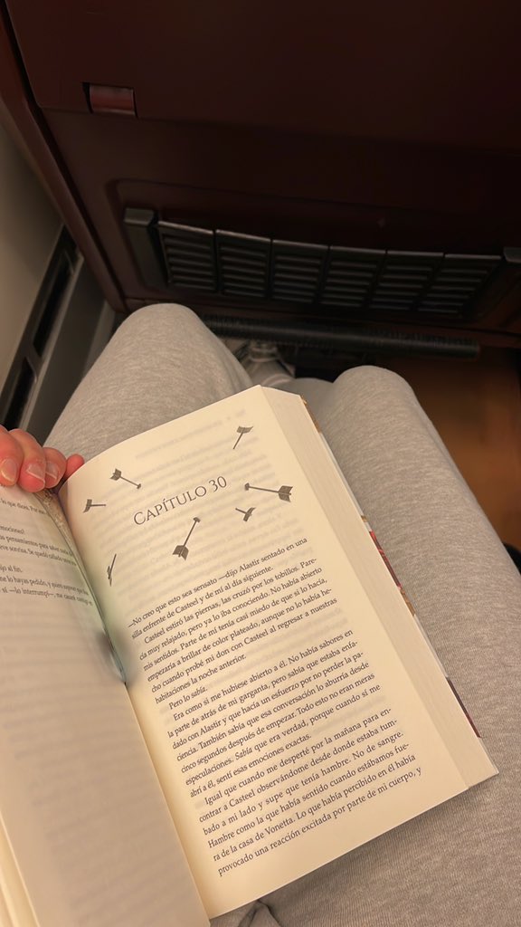RaquelBonilla92's tweet photo. Lunes , demasiado lunes… 7 horas de tren https://t.co/mLv9Z2CDPa