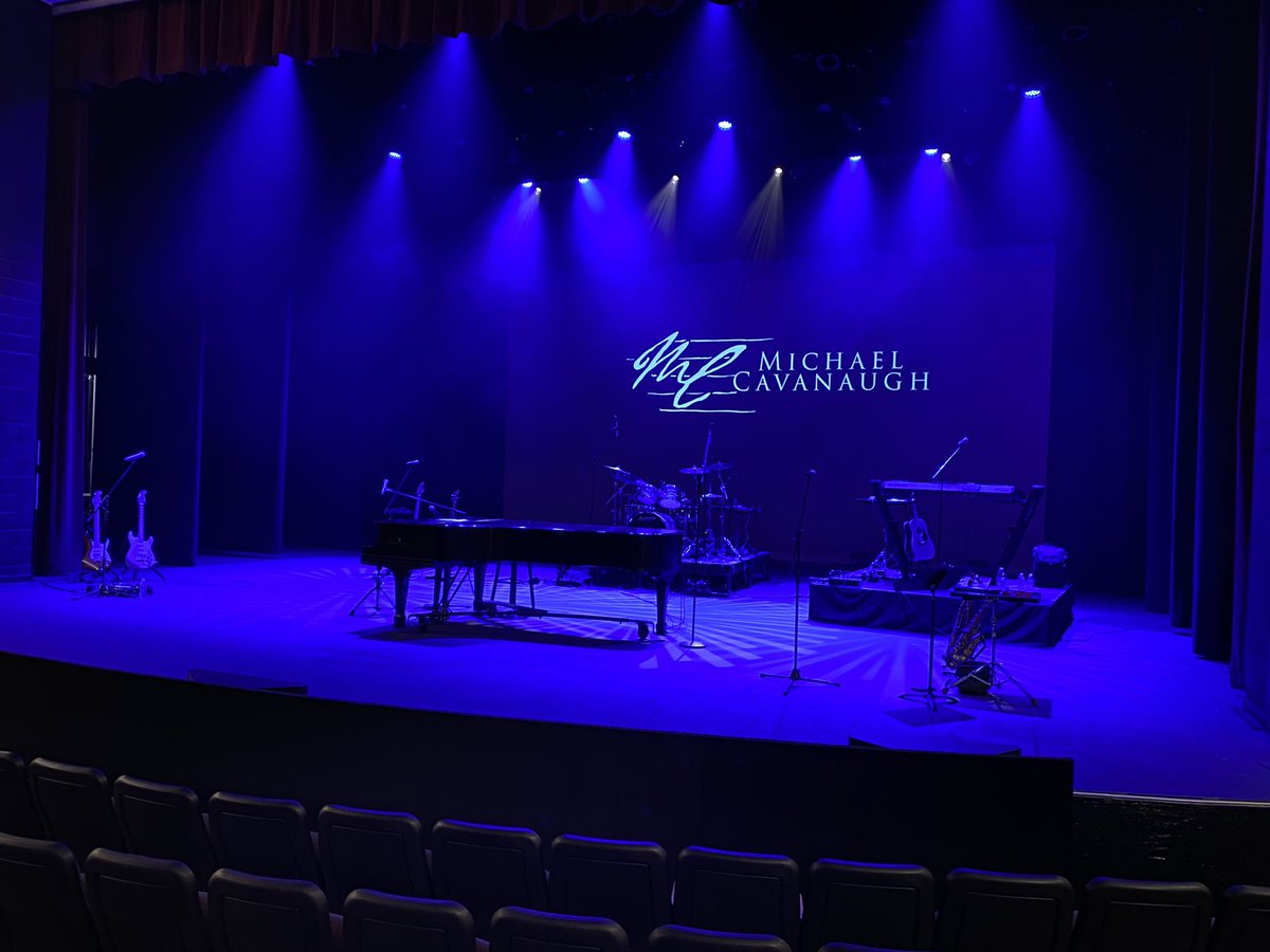 jamiehosmer's tweet photo. A few pics from the last couple of days in Tuscon and Wickenburg, AZ with @cavanaugh_music #music #livemusic #musician #giglife #keyboards #guitar #mainstage #apple #applemainstage #vocalist #singer #movinout #broadway #michaelcavanaugh #tuscon #wickenburg https://t.co/Lc3l2AiHJr