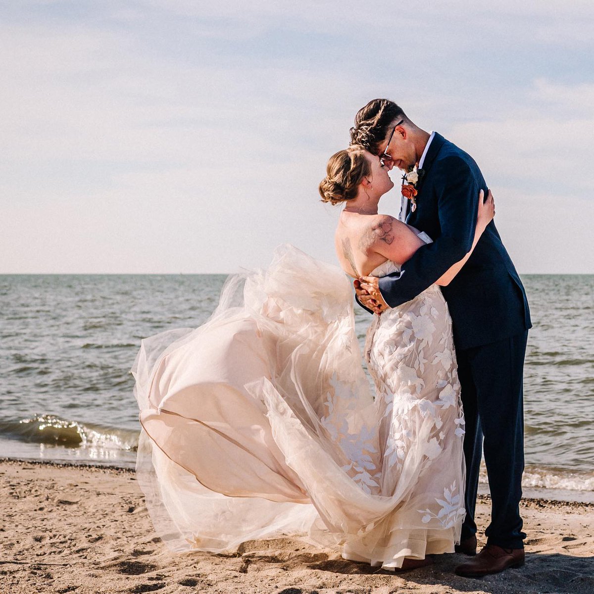 Dreaming of beachier, sunnier days ☀️ 

*
*
*

#luckybirdphoto #indiebride #bohobride #oarsandbeanies #dirtybootsandmessyhair #wanderingweddings #bridetobe #realwedding #weddings #weddinginspiration #weddinginspo #weddingplanning #weddingadvice #weddingideas #weddingtips #toledow