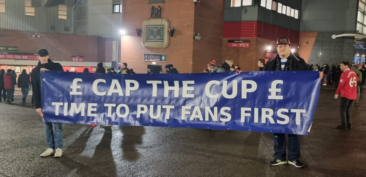 Awaydays23's tweet photo. Reading at Manchester United #Readingfc #Royals https://t.co/U7g9Xwe6qo