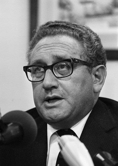 @imparator2569 yakınlaştığını düşünmektedir.”   21 Mayıs 1992 – Henry Kissinger Fransa’nın Evian şehrinde gerçekleştirilen bir Bielderberg toplantısında eski ABD Dışişleri Bakanı Kissenger şu ifadeleri kullandı: “BM eğer bugün düzeni sağlamak için Los Angeles’a girecek olsa, Amerikalılar