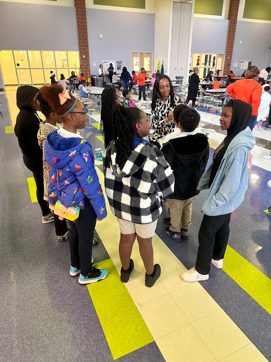 whitneybruns's tweet photo. When your principal @cameshiadawn is in the work, scholars get quizzed on their multiplication facts during lunch @lockhartES #SoaringToNewHeights https://t.co/tCZzTfj45k
