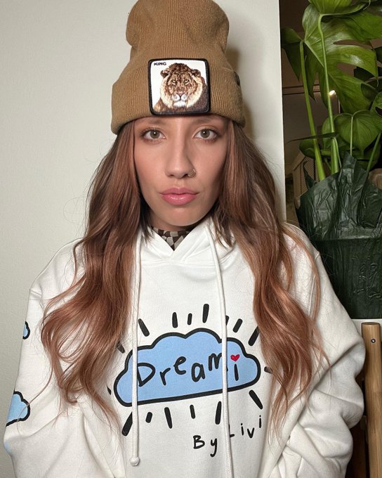 Hi it&rsquo;s me 🤍 https://t.co/G91d50Ev2o<a href="/tag/newprofilepic"class="tags"><span>#newprofilepic</span></a>