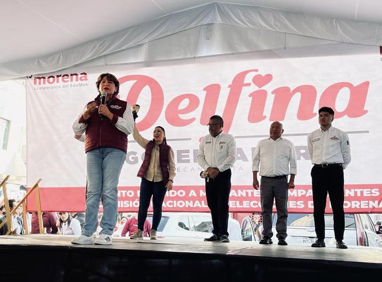 AdriGrajalesG's tweet photo. Las mujeres tenemos una gran representante en el Estado de México, una mujer que ha trabajado incansablemente y lo seguirá haciendo, ¡Qué gran gusto acompañar a la Mtra. @delfinagomez en Tlalnepantla! https://t.co/3fUOO8Xnu3